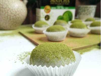 ROSIE’S ROSS MATCHA MOCHI WITH RED BEAN PASTE