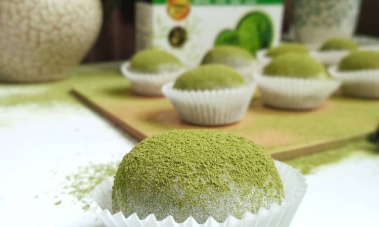 ROSIE’S ROSS MATCHA MOCHI WITH RED BEAN PASTE