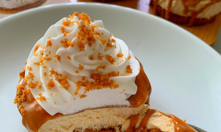 SNOW WHIP MINI LOTUS BISCOFF CHEESECAKE