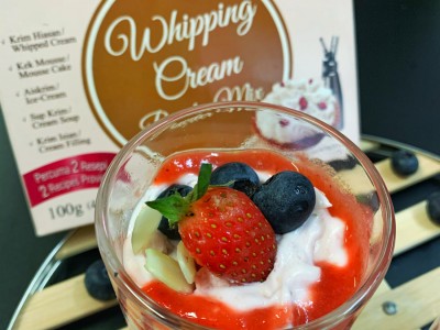 SNOW WHIP CREAMY STRAWBERRY MOUSSE