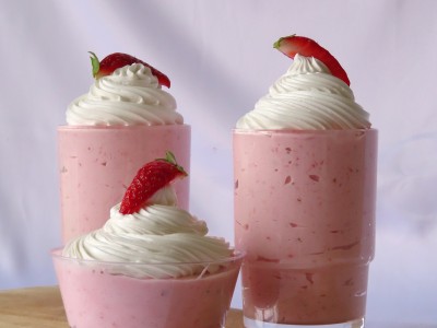 SNOW WHIP CREAMY STRAWBERRY MOUSSE WITH GELATIN